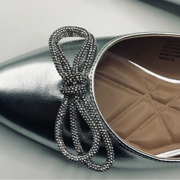 BCBGeneration  Women's Silver Bow Sling BuckleStrap Closure Kristin Flat Sz 7 - Picture 7 of 9